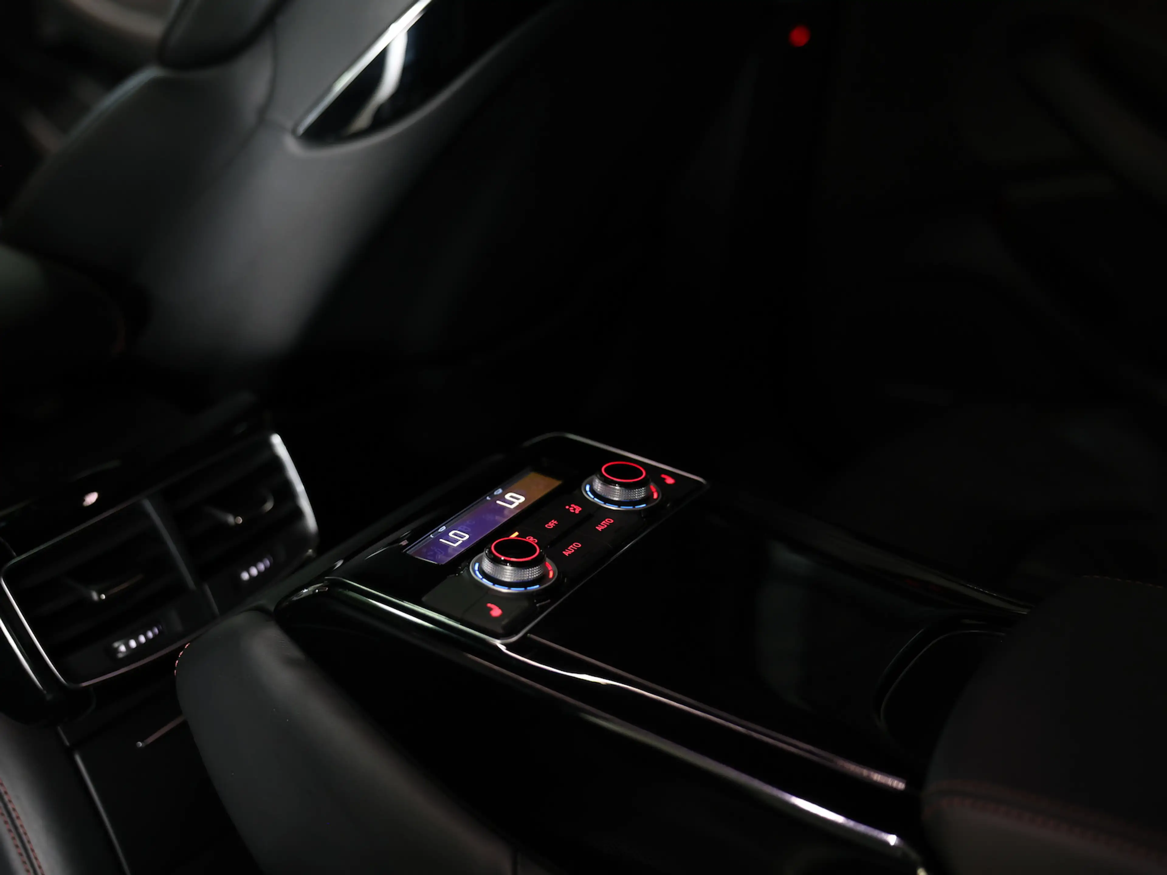 Audi S8 PLUS 4.0 TFSI Q EXCLUSIVE DESIGN BLACK MATRIX — photo 21