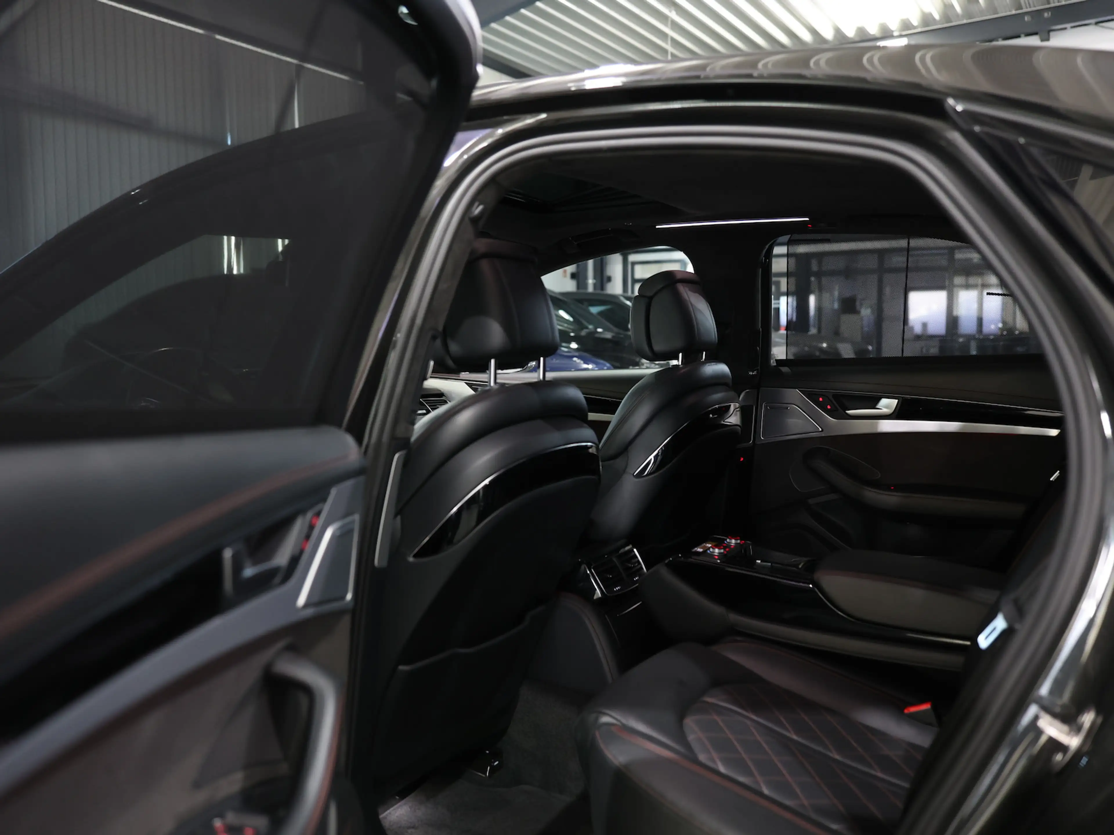 Audi S8 PLUS 4.0 TFSI Q EXCLUSIVE DESIGN BLACK MATRIX — photo 19