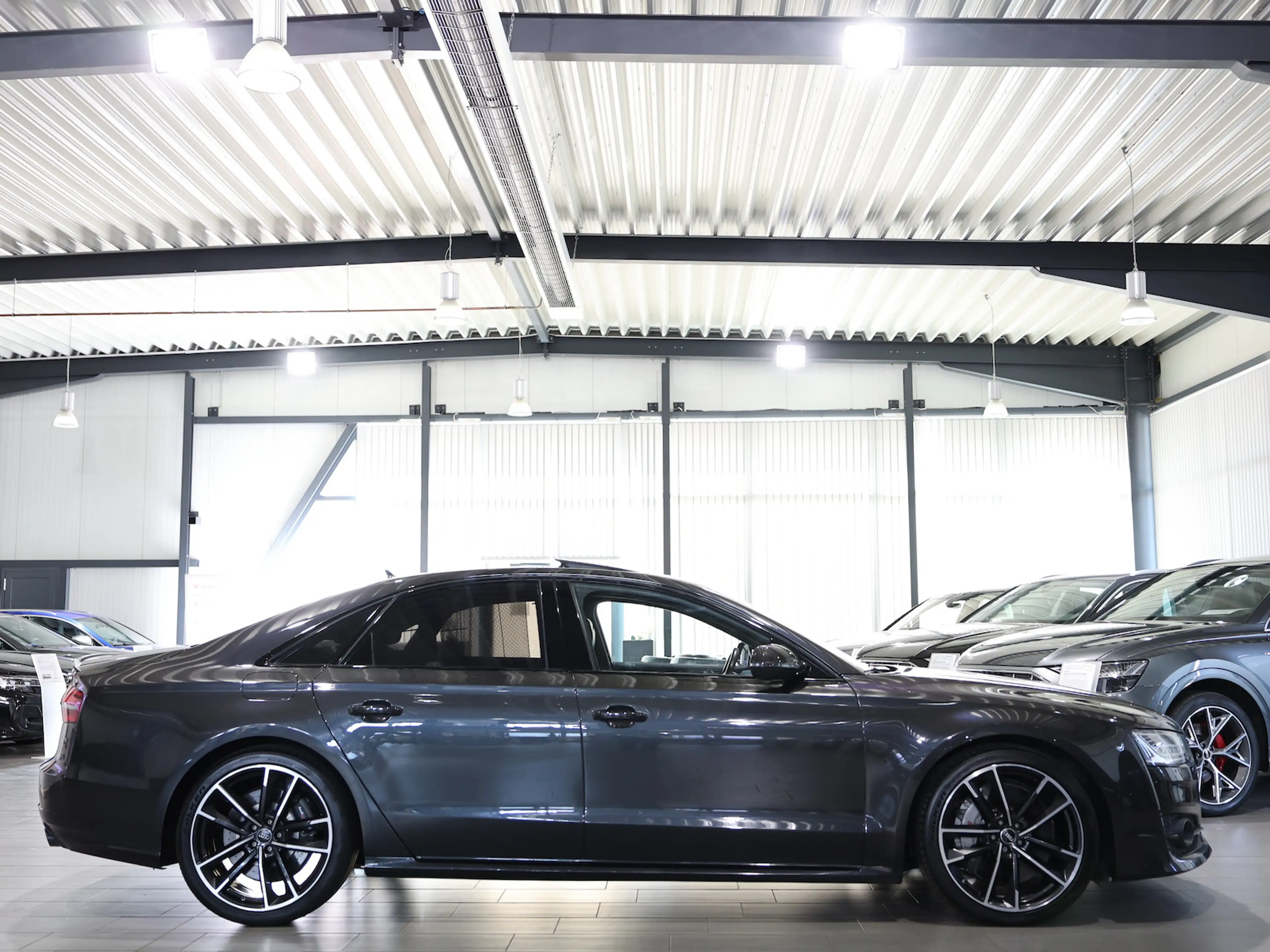 Audi S8 PLUS 4.0 TFSI Q EXCLUSIVE DESIGN BLACK MATRIX — photo 9