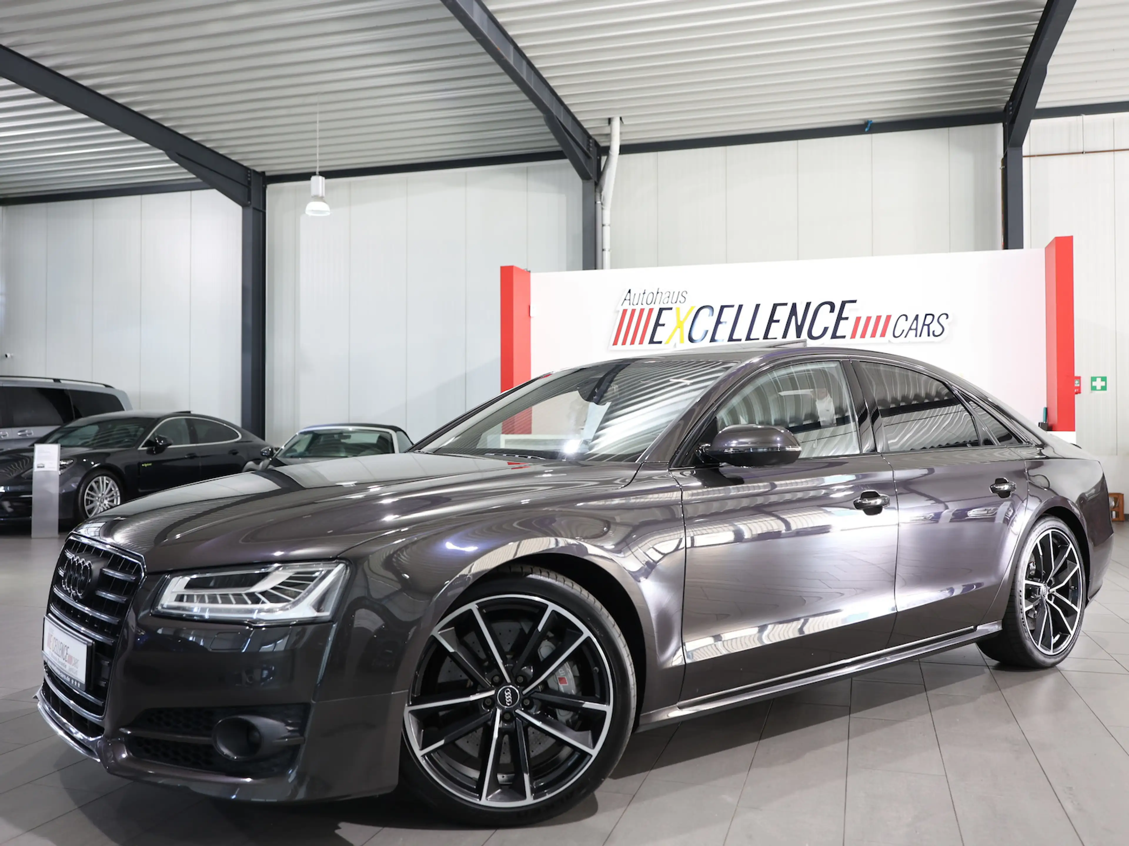 Audi S8 PLUS 4.0 TFSI Q EXCLUSIVE DESIGN BLACK MATRIX — photo 5
