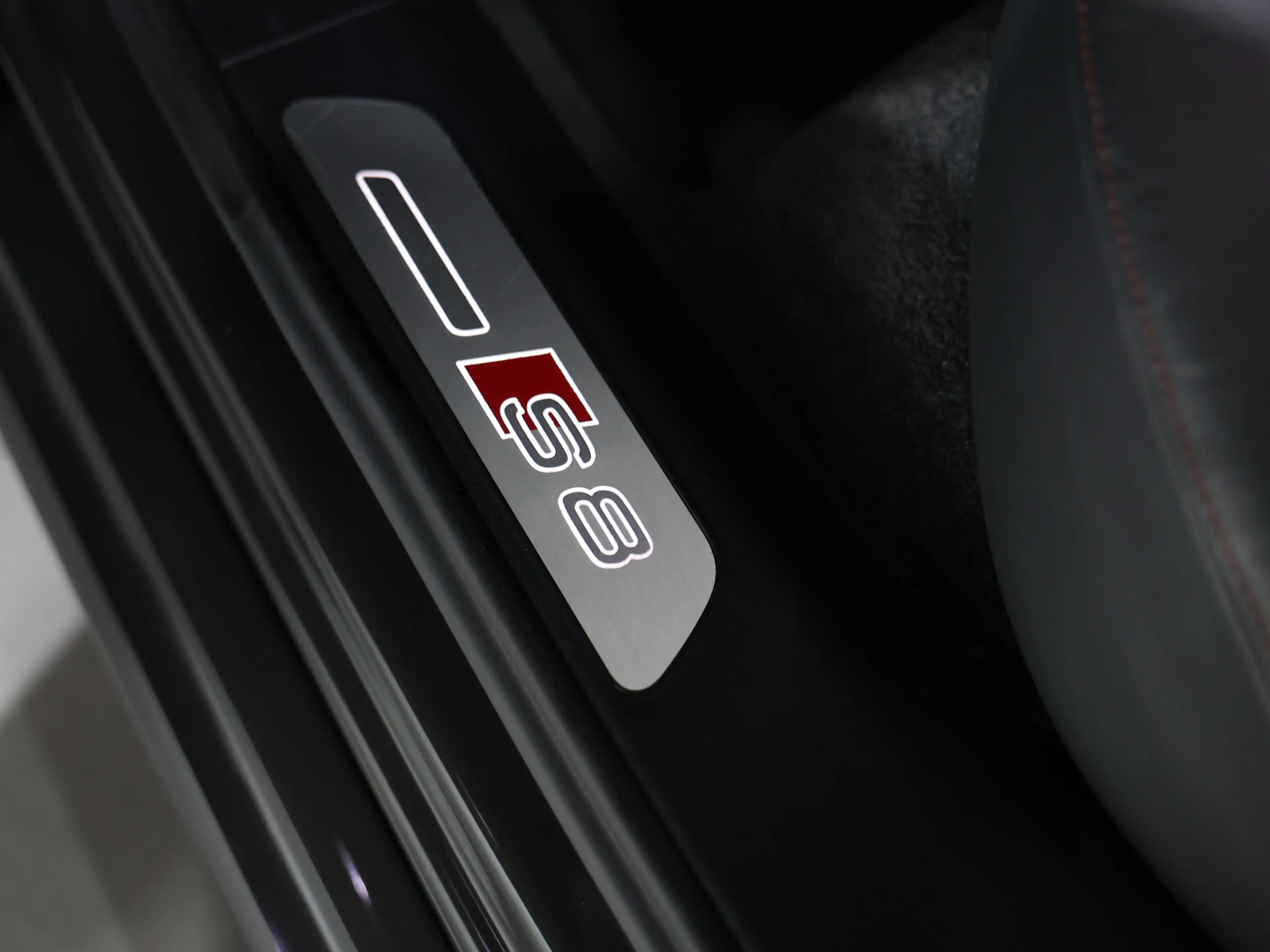 Audi S8 PLUS 4.0 TFSI Q EXCLUSIVE DESIGN BLACK MATRIX — photo 22