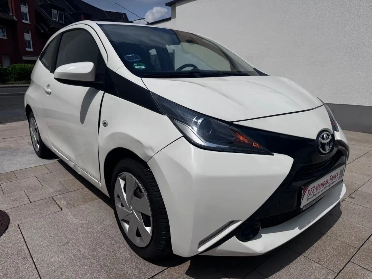 Toyota Aygo AYGO x-play Alb - 1