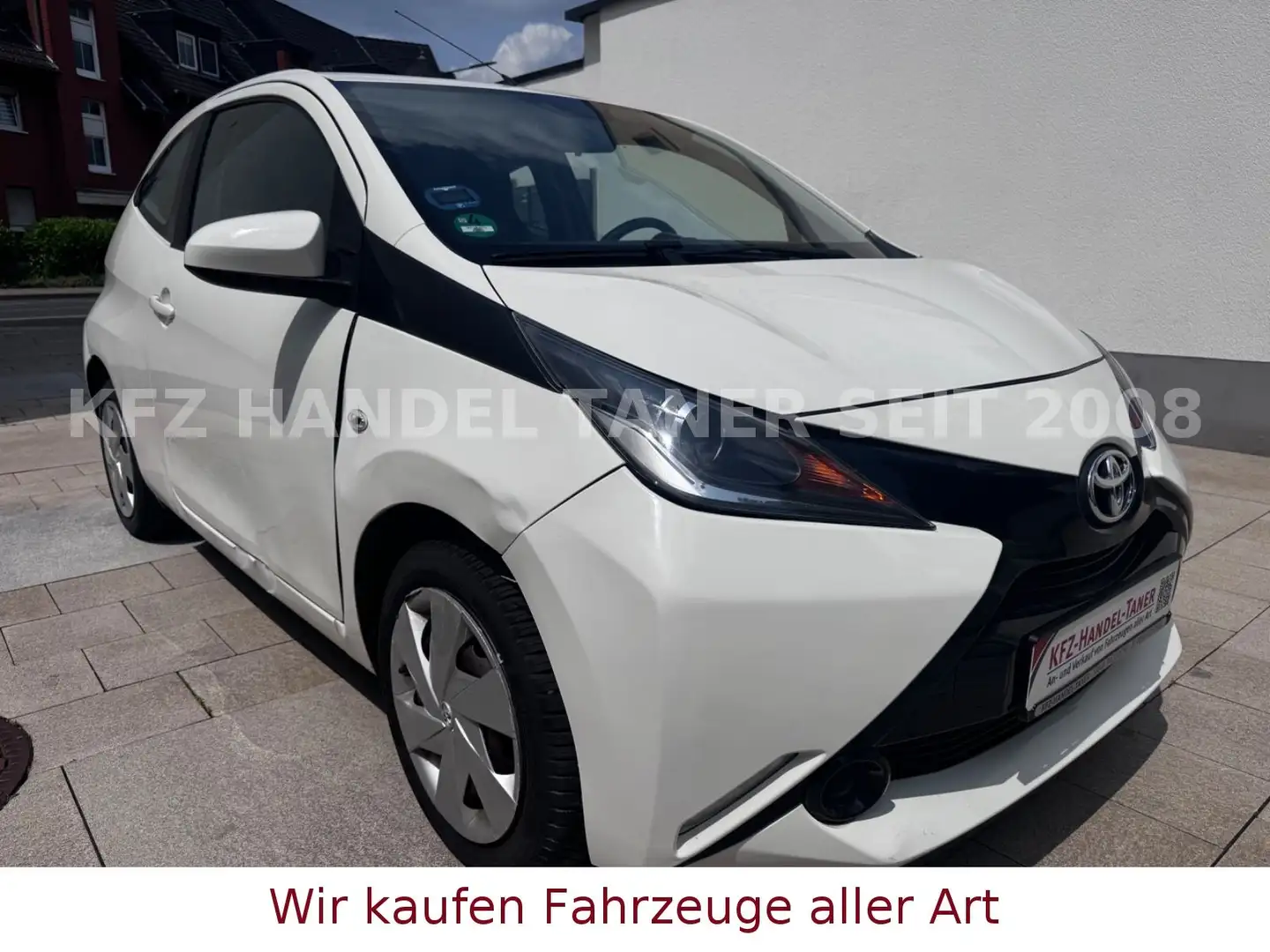 Toyota Aygo AYGO x-play Blanc - 1