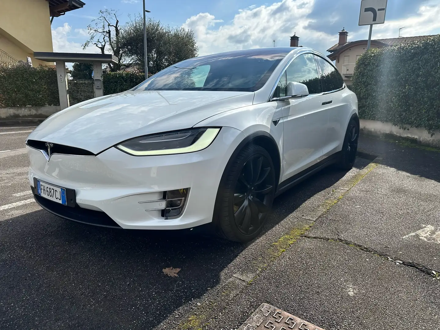 Tesla Model X 90 D - 1