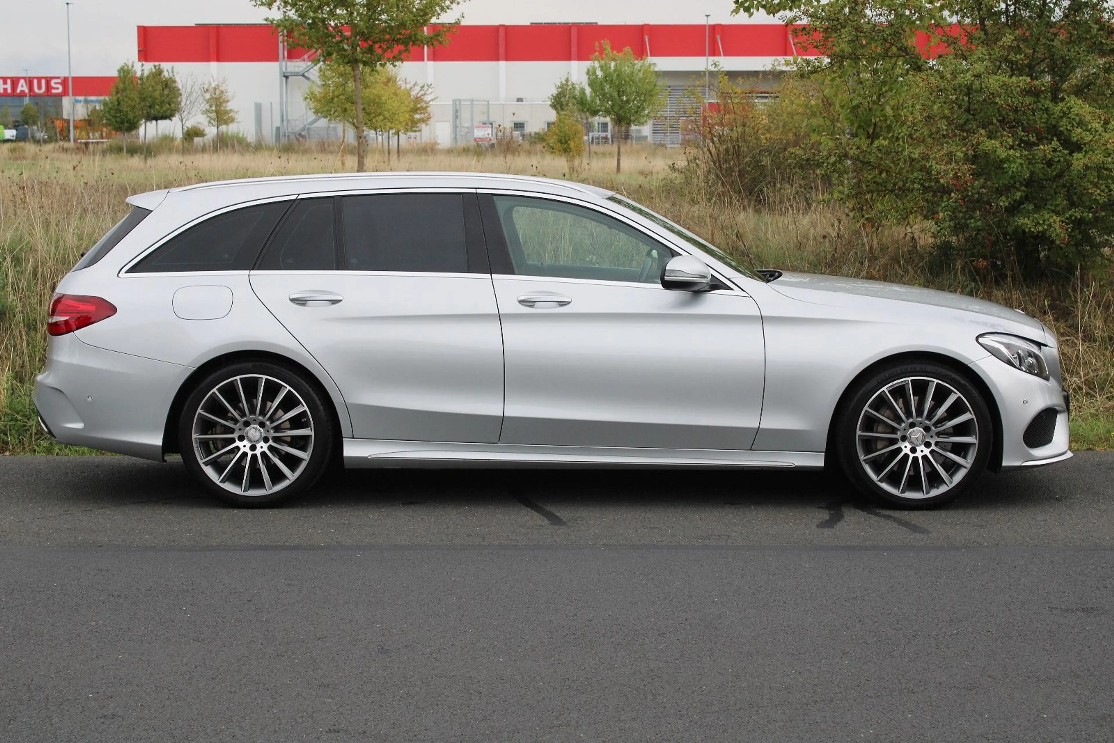 Mercedes-Benz C 250 d *AMG/Burmester/Kamera/HUD/Leder/ILS/19'!* — photo 6