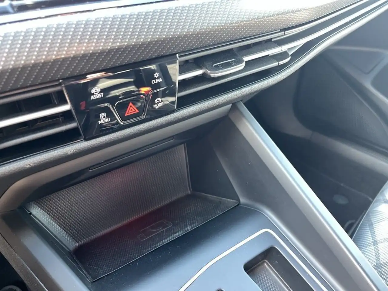 Volkswagen Golf 1.5 eTSI DSG R-line Navi AHK Pano, миниатюра 24