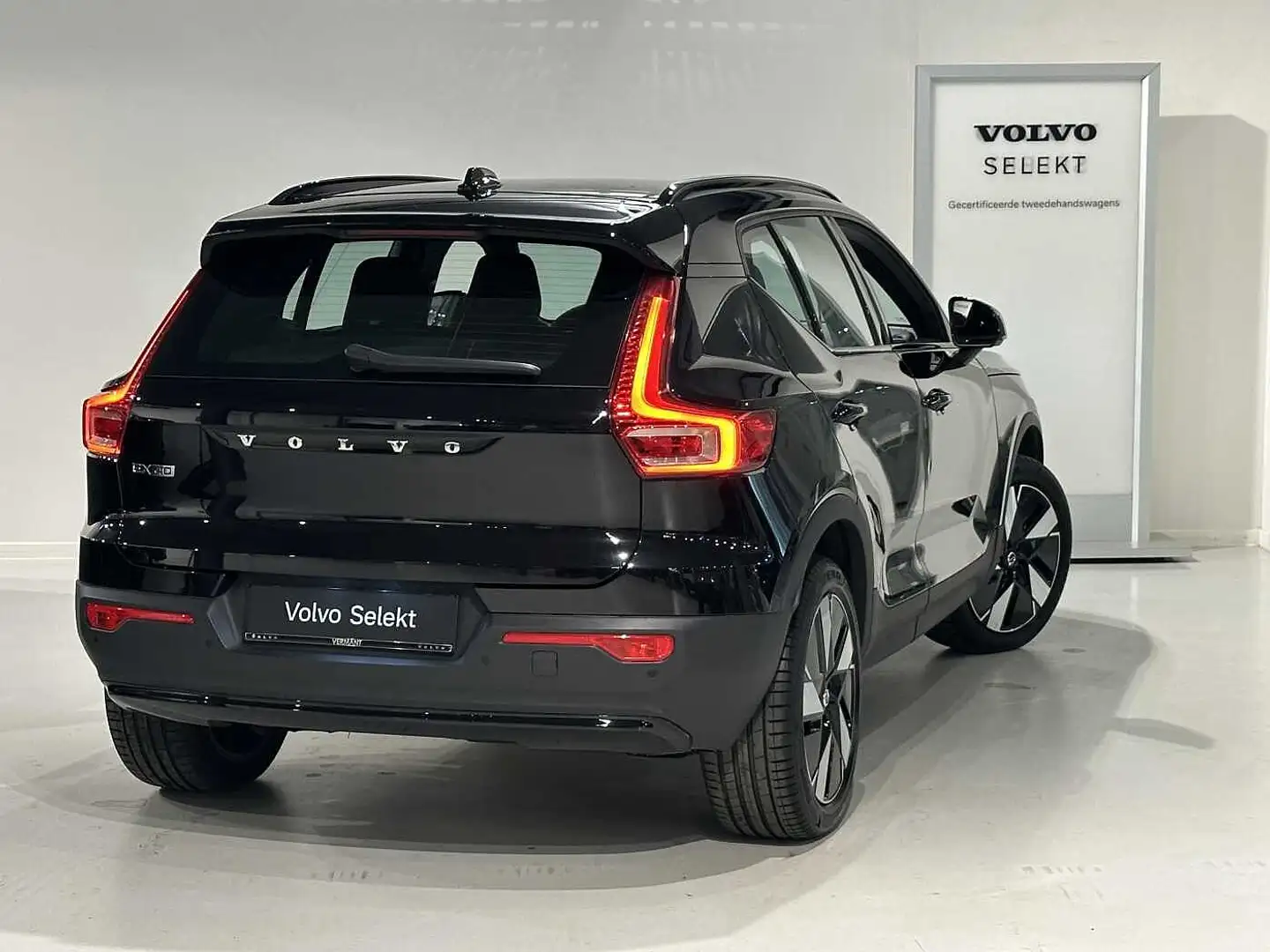 Volvo EX40 Plus Extended Range Schwarz - 2