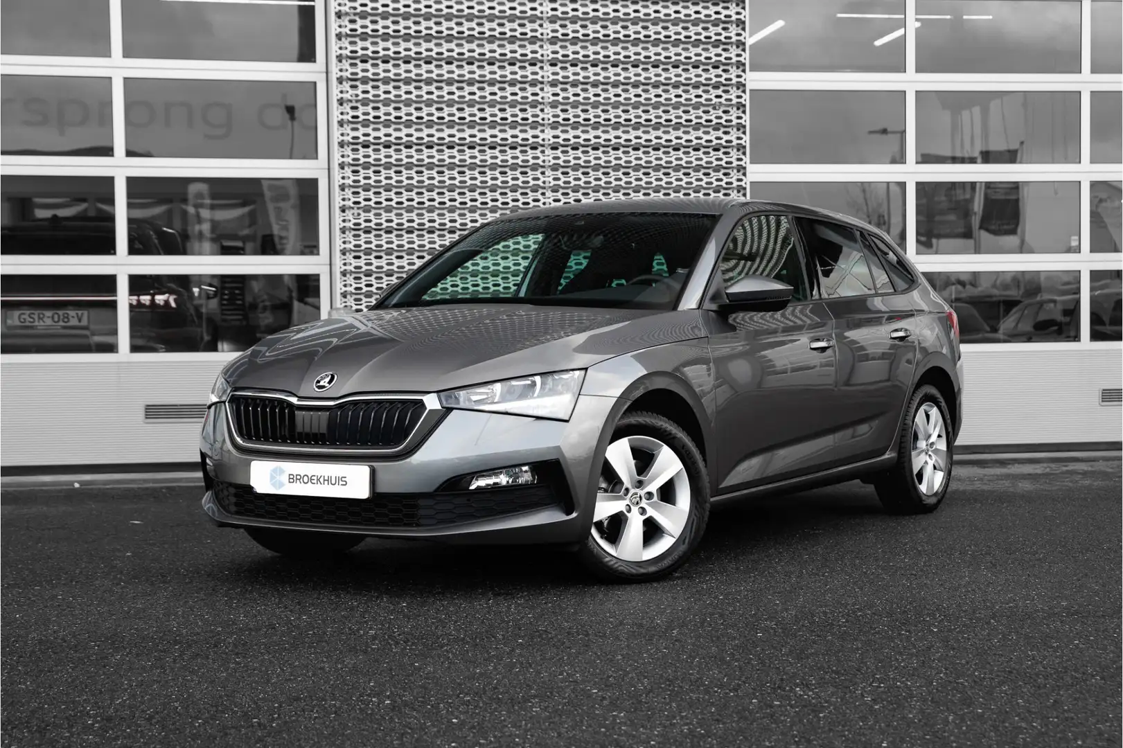 Skoda Scala 1.0 TSI Sport Business | Climate control | Cruise Grijs - 1