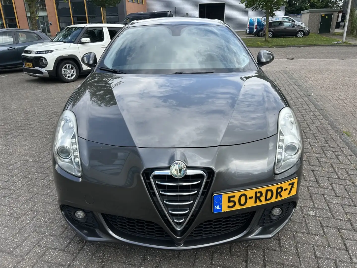Alfa Romeo Giulietta 1.4 T Distinctive 120PK SPORTST CLIMA CRUISE NAP Grijs - 2