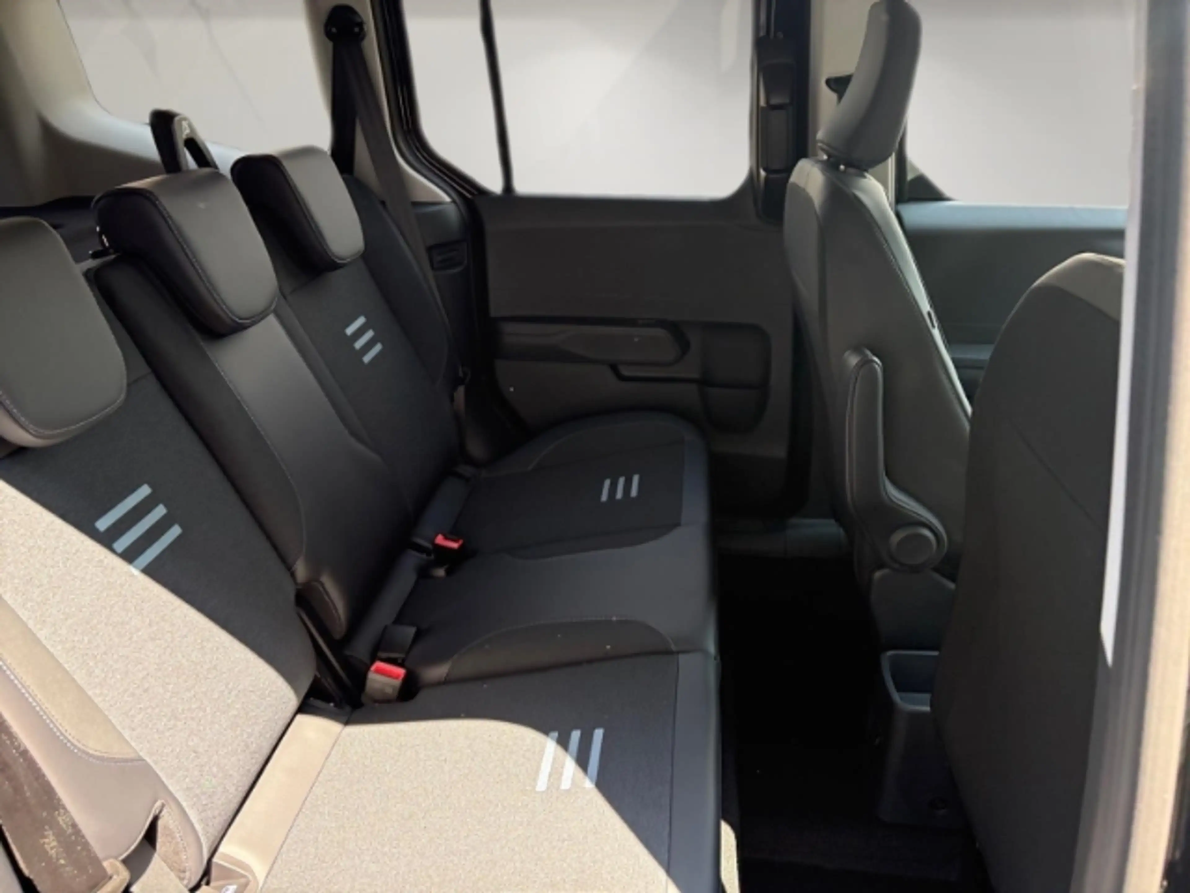 Ford Tourneo Courier Active 1.0 EcoBoost *SITZ-/LENKRADHEIZUNG*ANHÄNGEV — photo 13