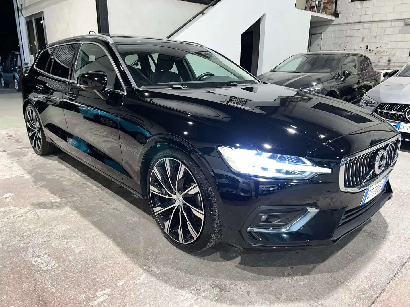 Volvo V60 INSCRIPTION FULL OPT. GANCIO TRAINO Nero - 2
