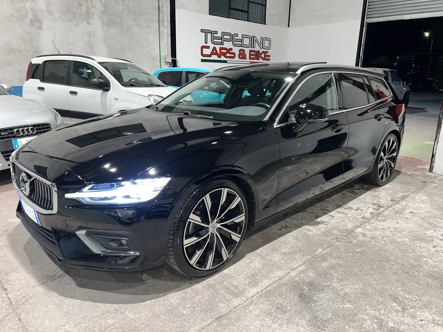 Volvo V60 INSCRIPTION FULL OPT. GANCIO TRAINO Nero - 1
