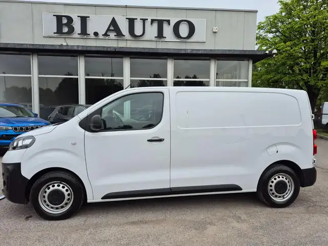 Opel Vivaro view 2