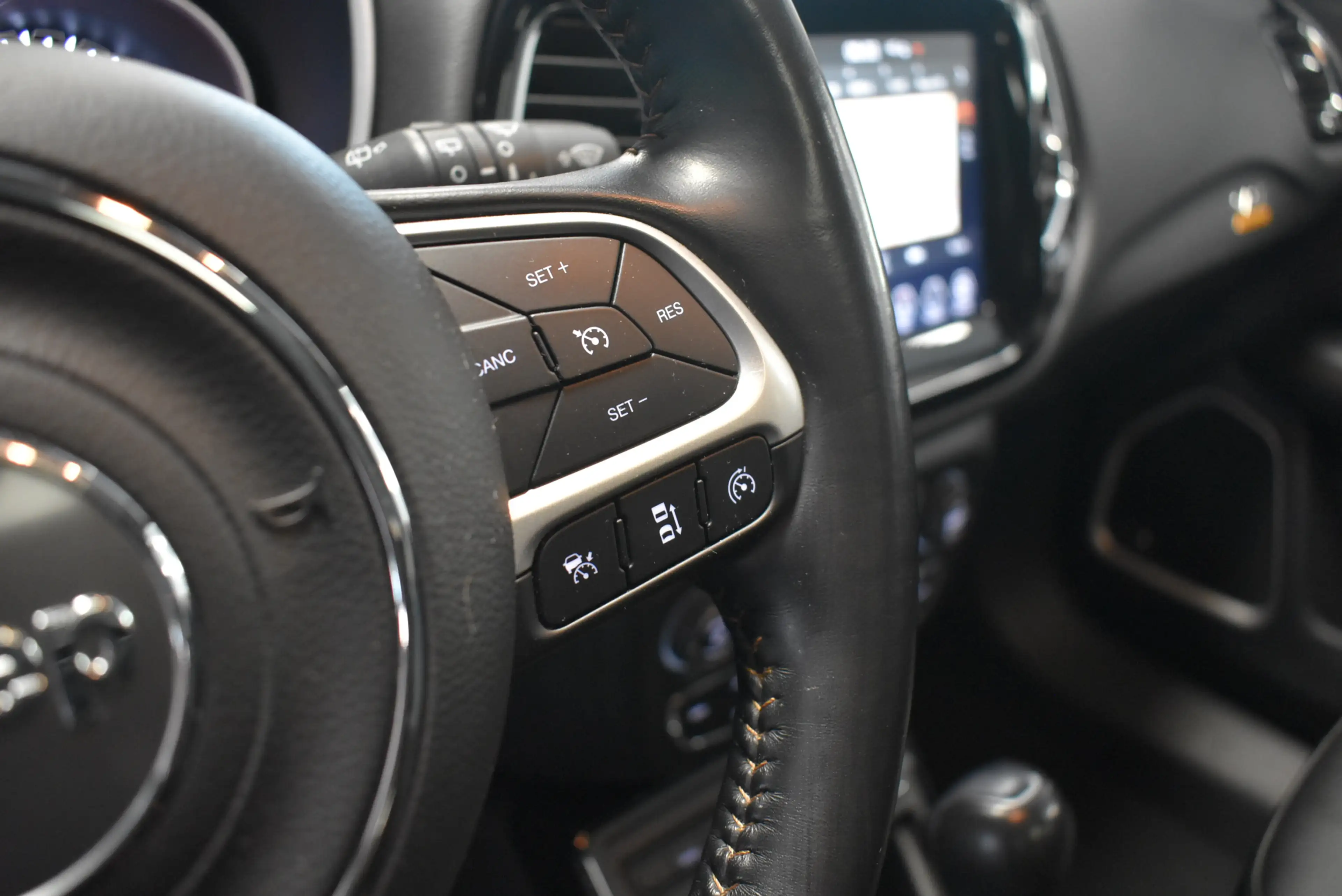 Jeep Compass Limited Aut Navi LED Panor ACC Kamer AHK — photo 13