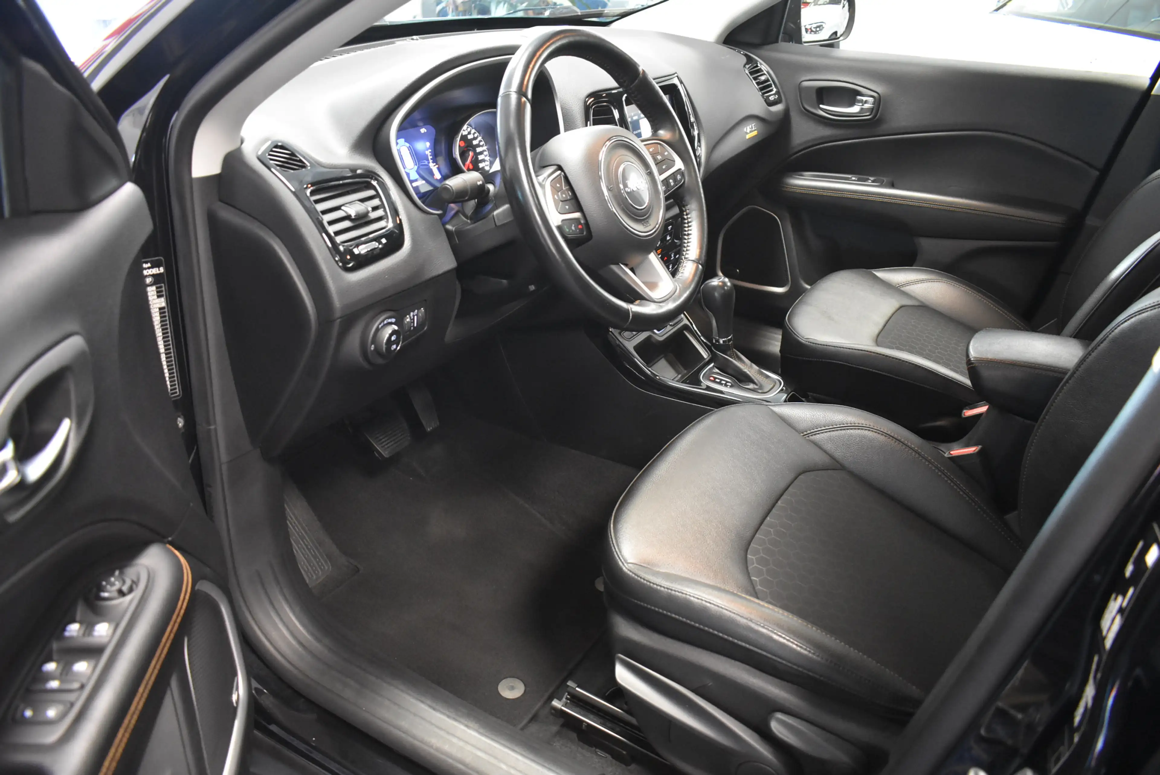 Jeep Compass Limited Aut Navi LED Panor ACC Kamer AHK — photo 6