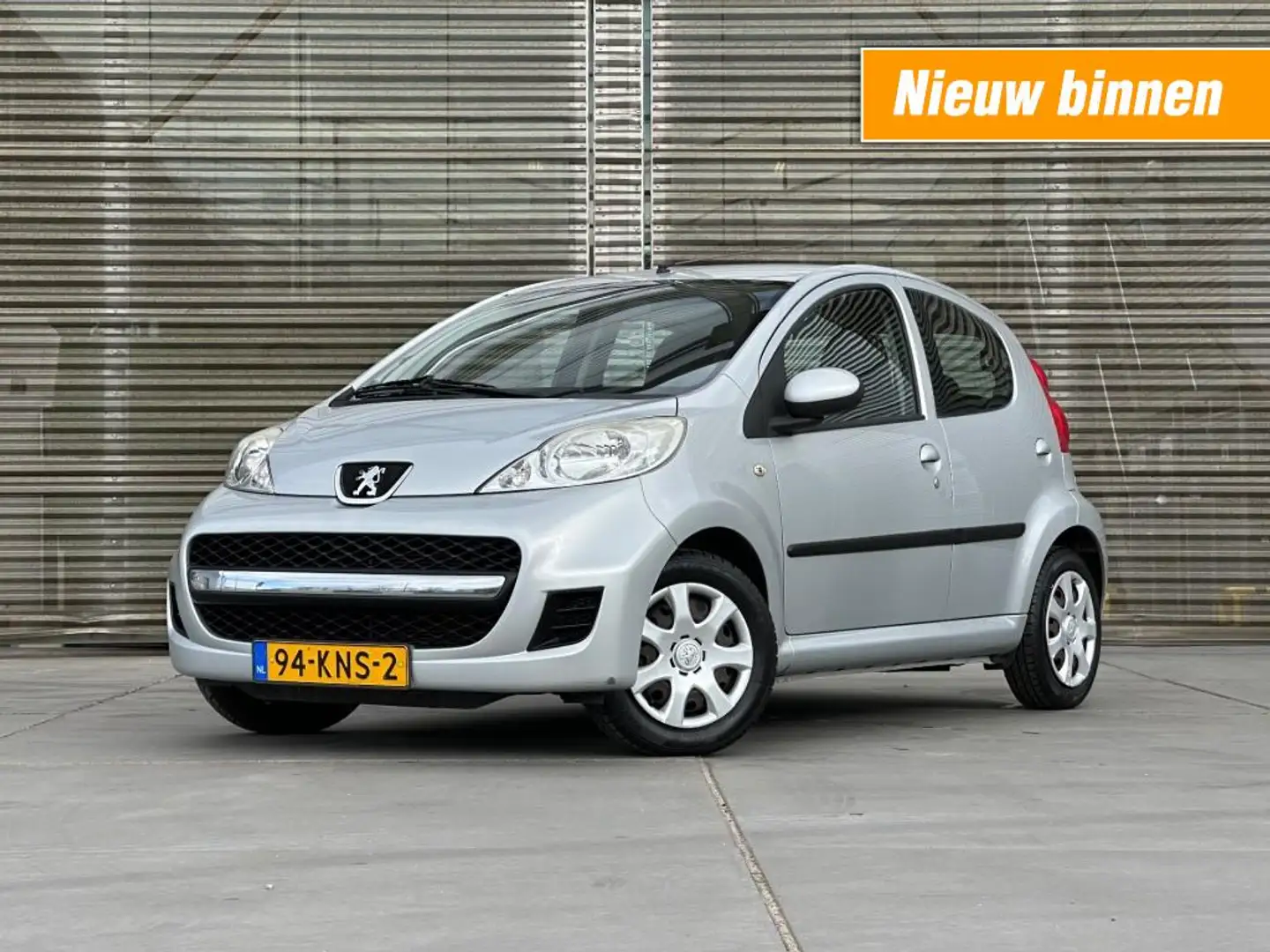 Peugeot 107 1.0-12V XS 5drs AUTOMAAT !! UNIEK !! APK  2-9-2026 Grijs - 1