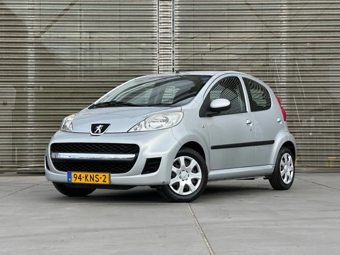 Peugeot 107 1.0-12V XS 5drs AIRCO/AUTOMAAT  APK  2-9-2026 !! Grau - 1