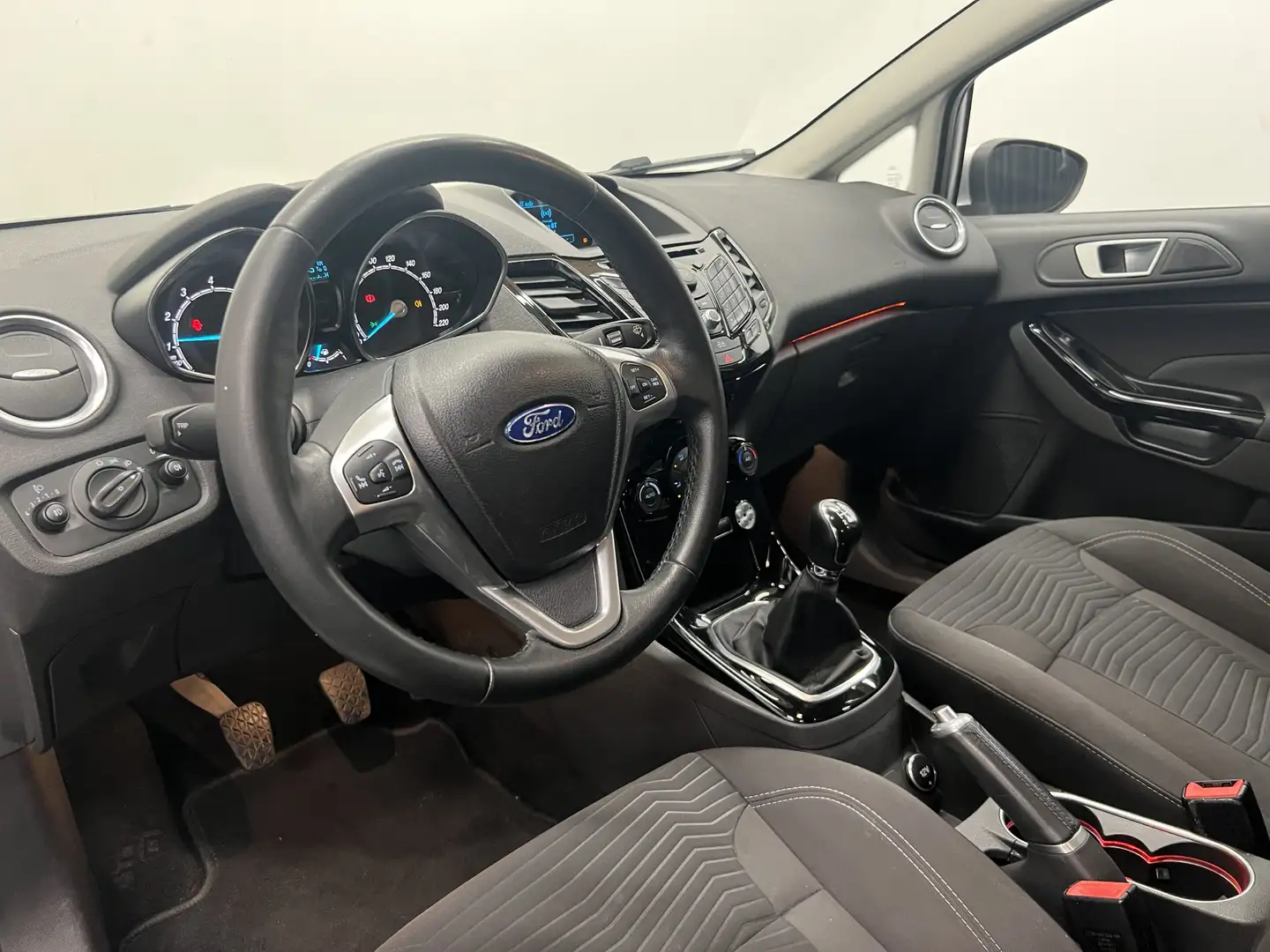 Ford Fiesta 1.0 Titanium | TREKHAAK | CLIMA | BLUETOOTH | PARK Grau - 2