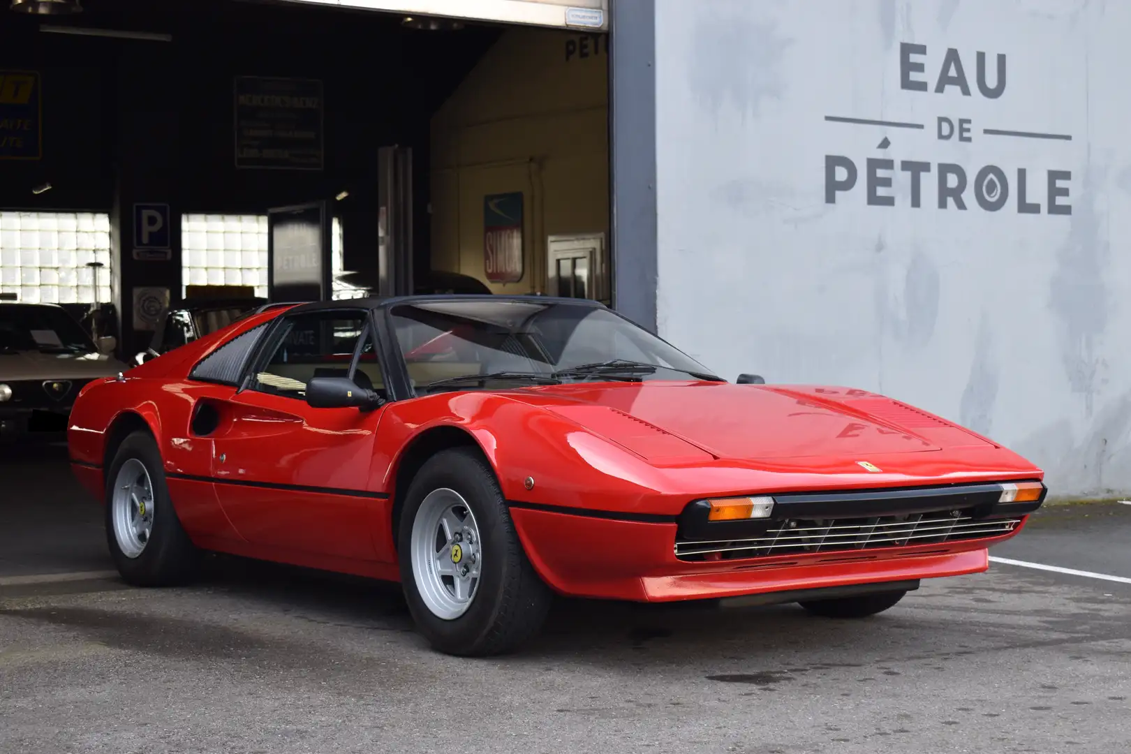 Ferrari 308 GTSi Roşu - 2