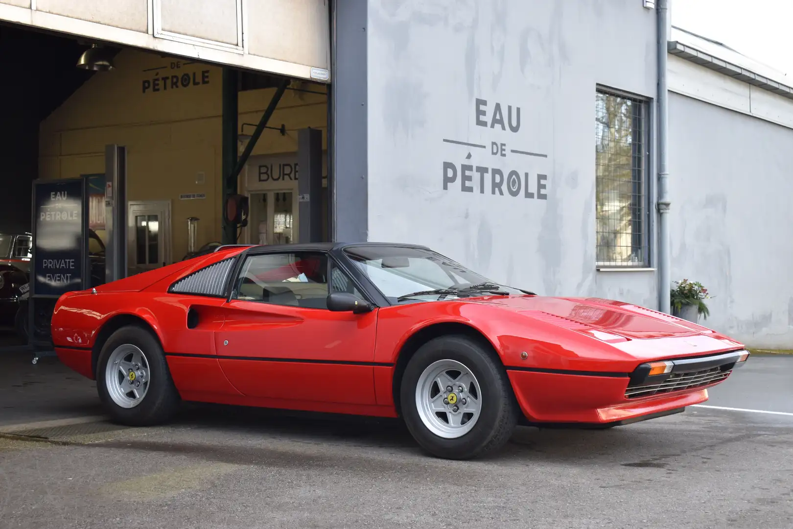 Ferrari 308 GTSi Roşu - 1