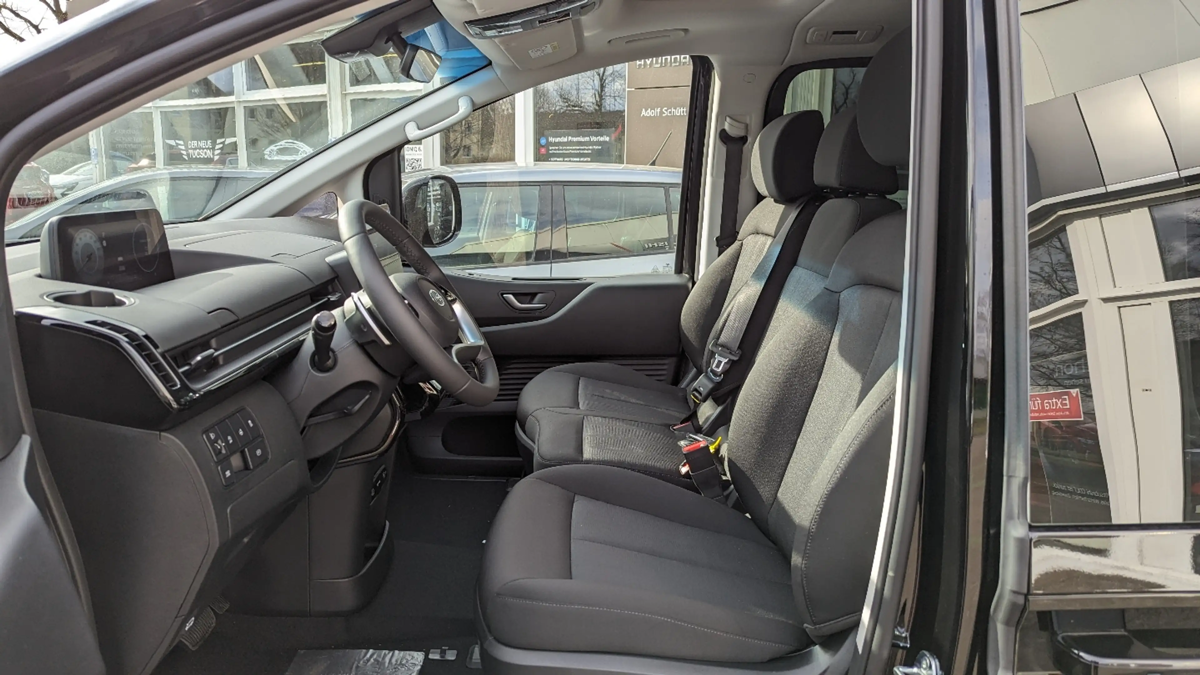 Hyundai STARIA 9-Sitzer 2.2 CRDi 8 A/T 4WD TREND Pano — photo 7