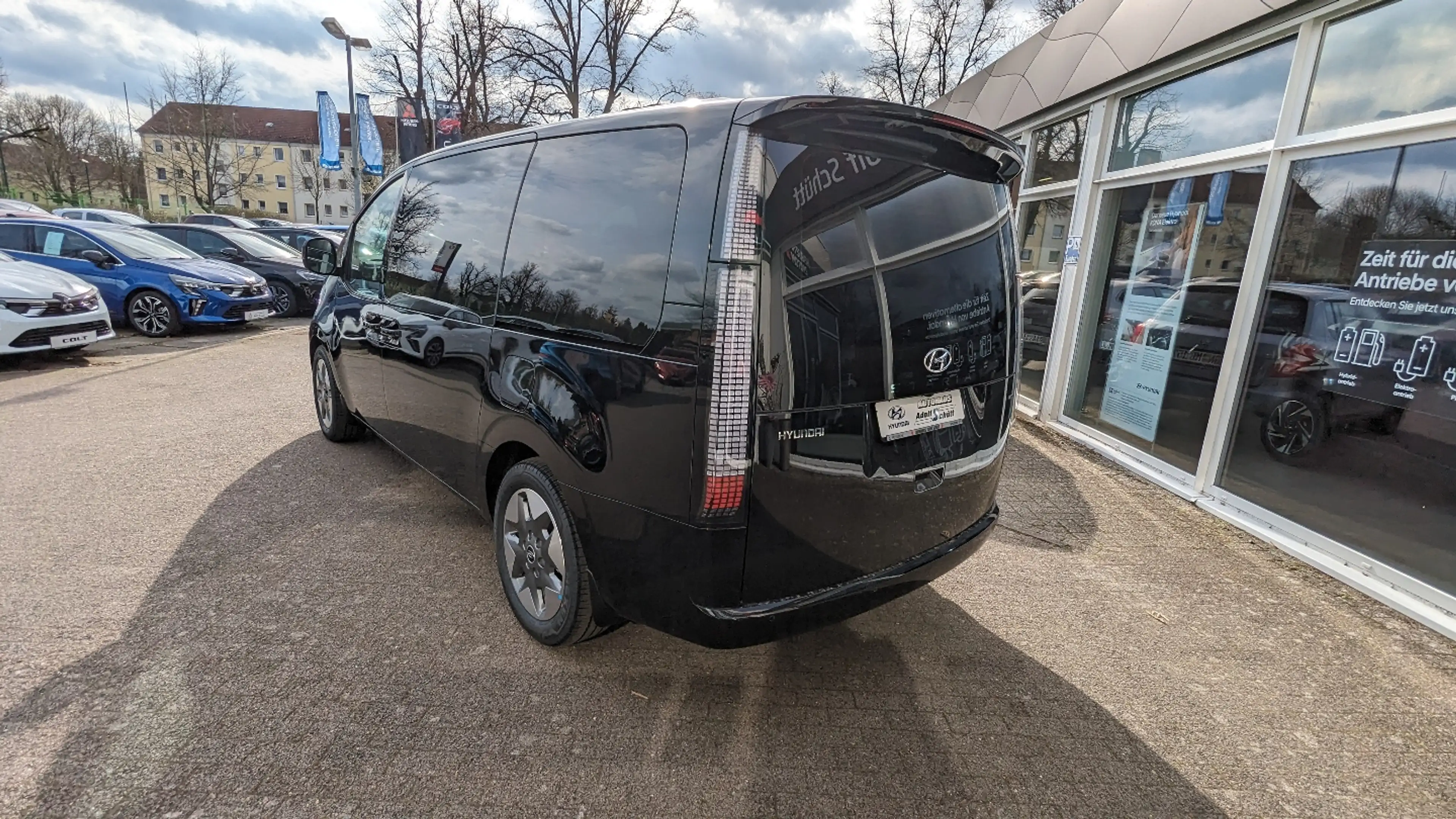 Hyundai STARIA 9-Sitzer 2.2 CRDi 8 A/T 4WD TREND Pano — photo 6