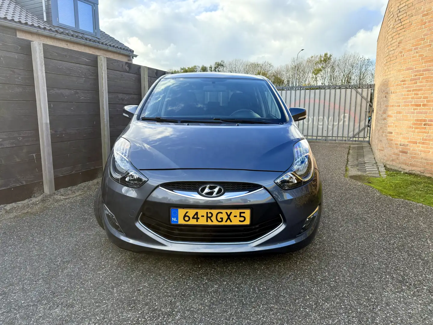 Hyundai iX20 1.6i i-Motion AUTOMAAT Grijs - 2