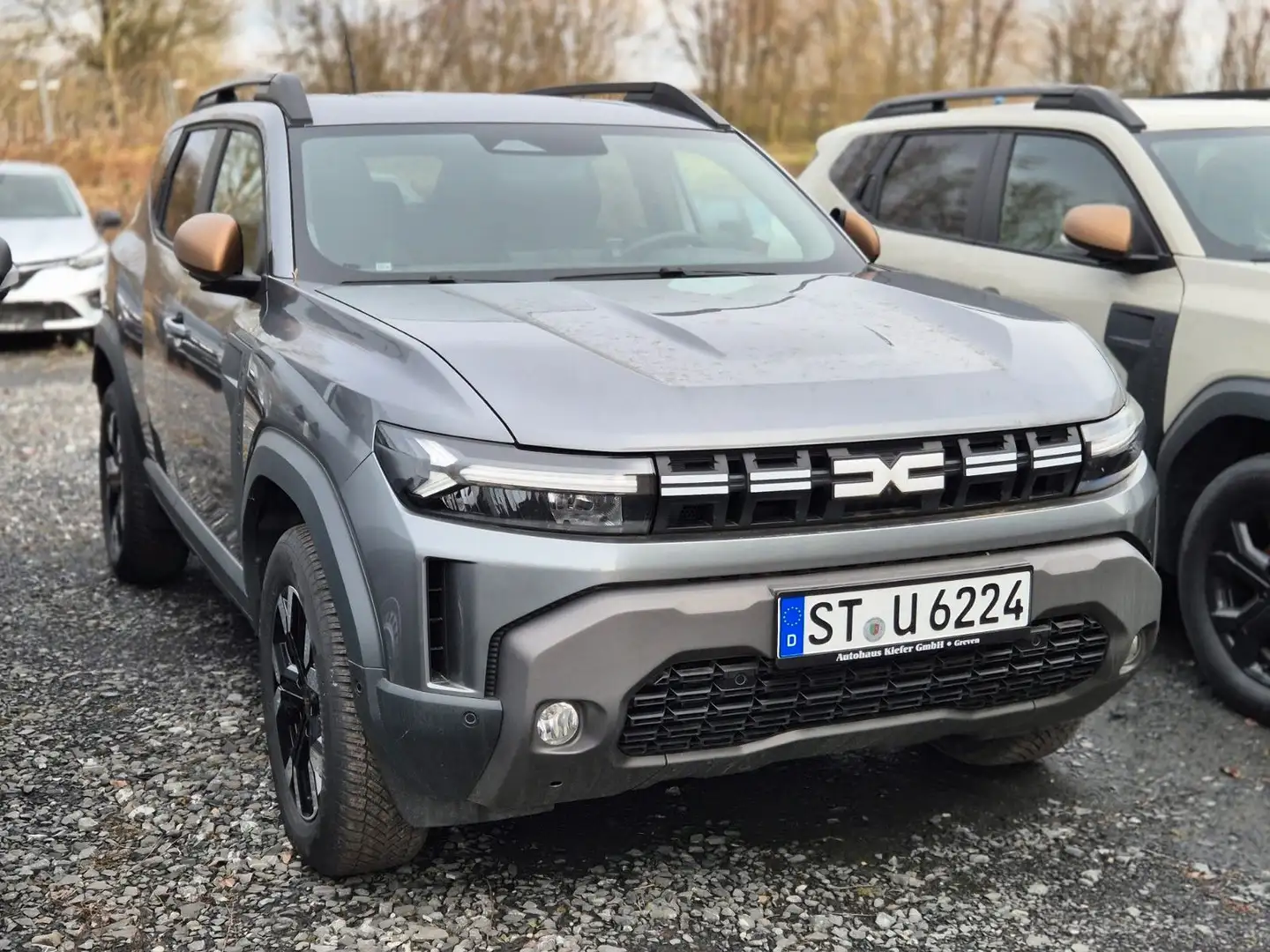 Dacia Duster Extreme mild hybrid 130 4x4 SHZ,City,Technik Grau - 2