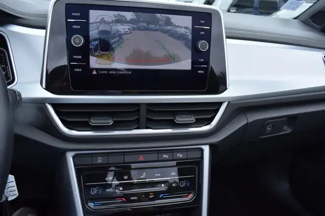 Volkswagen T-Roc view 11