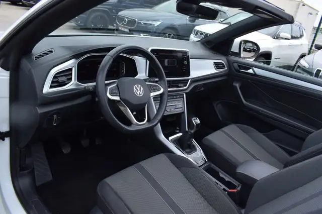 Volkswagen T-Roc view 13