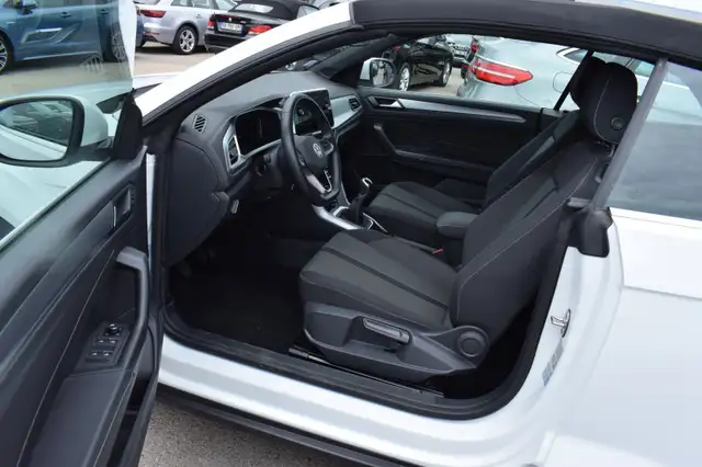 Volkswagen T-Roc view 8