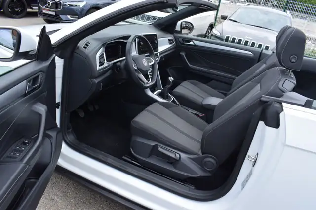 Volkswagen T-Roc view 12