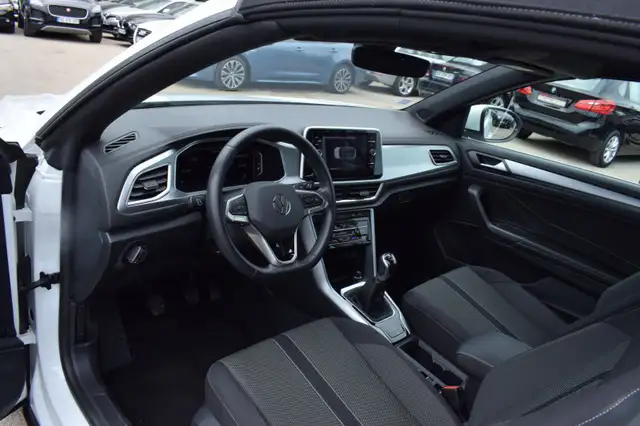 Volkswagen T-Roc view 7