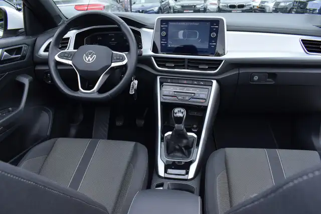 Volkswagen T-Roc view 2