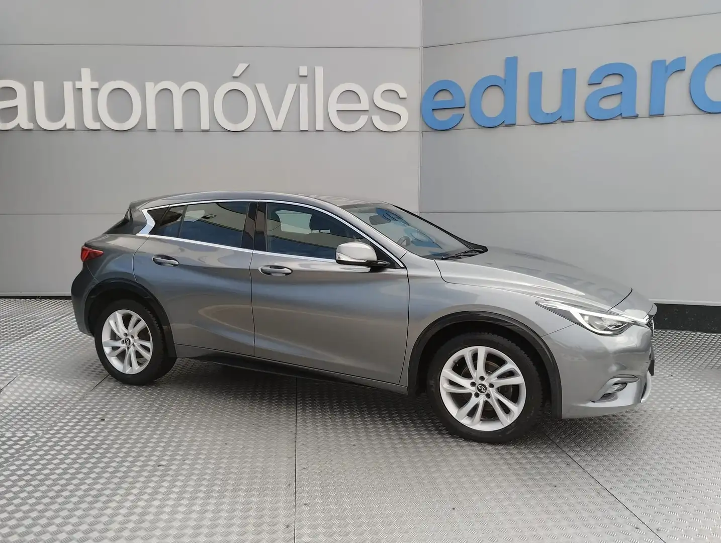 Infiniti Q30 1.6T Grey - 1