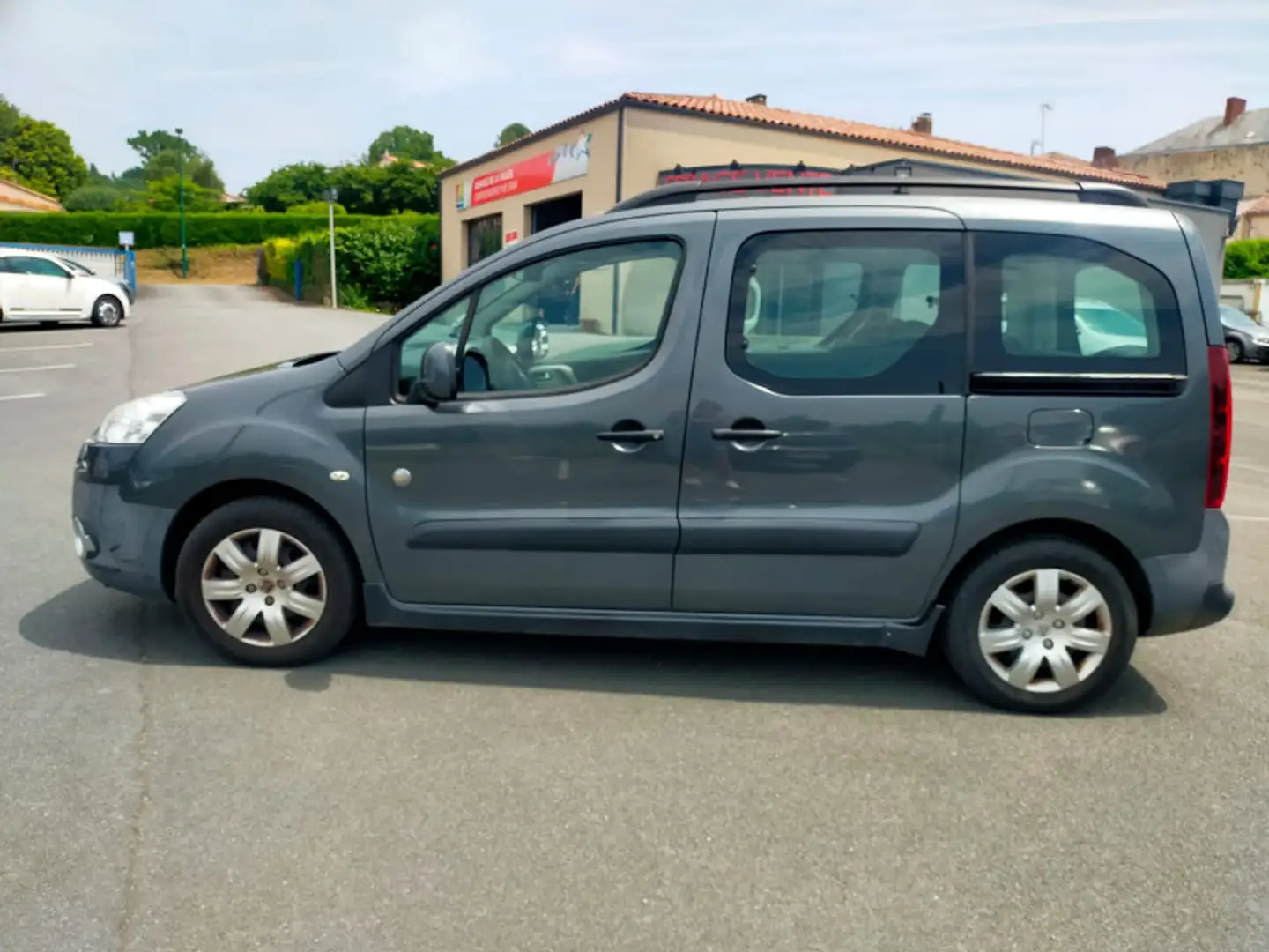 Peugeot Partner 1.6 HDI92 FAP OUTDOOR Gris - 2