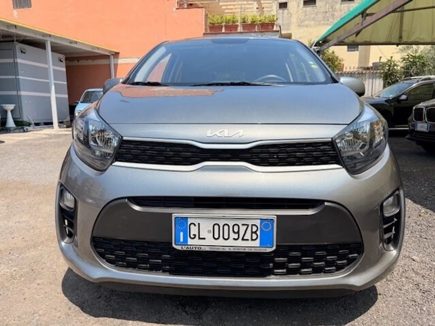 Kia Picanto 1.0 12V 5 porte AMT Urban Grigio - 2