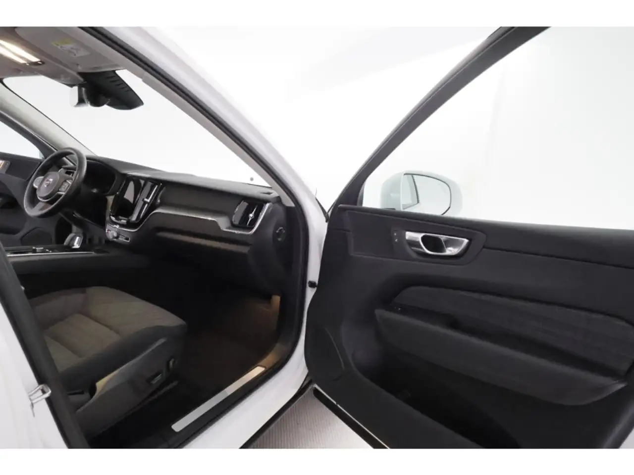 Volvo XC60 B4 Geartronic Core+LED+NAVI+KAMERA+CARPLAY, миниатюра 21