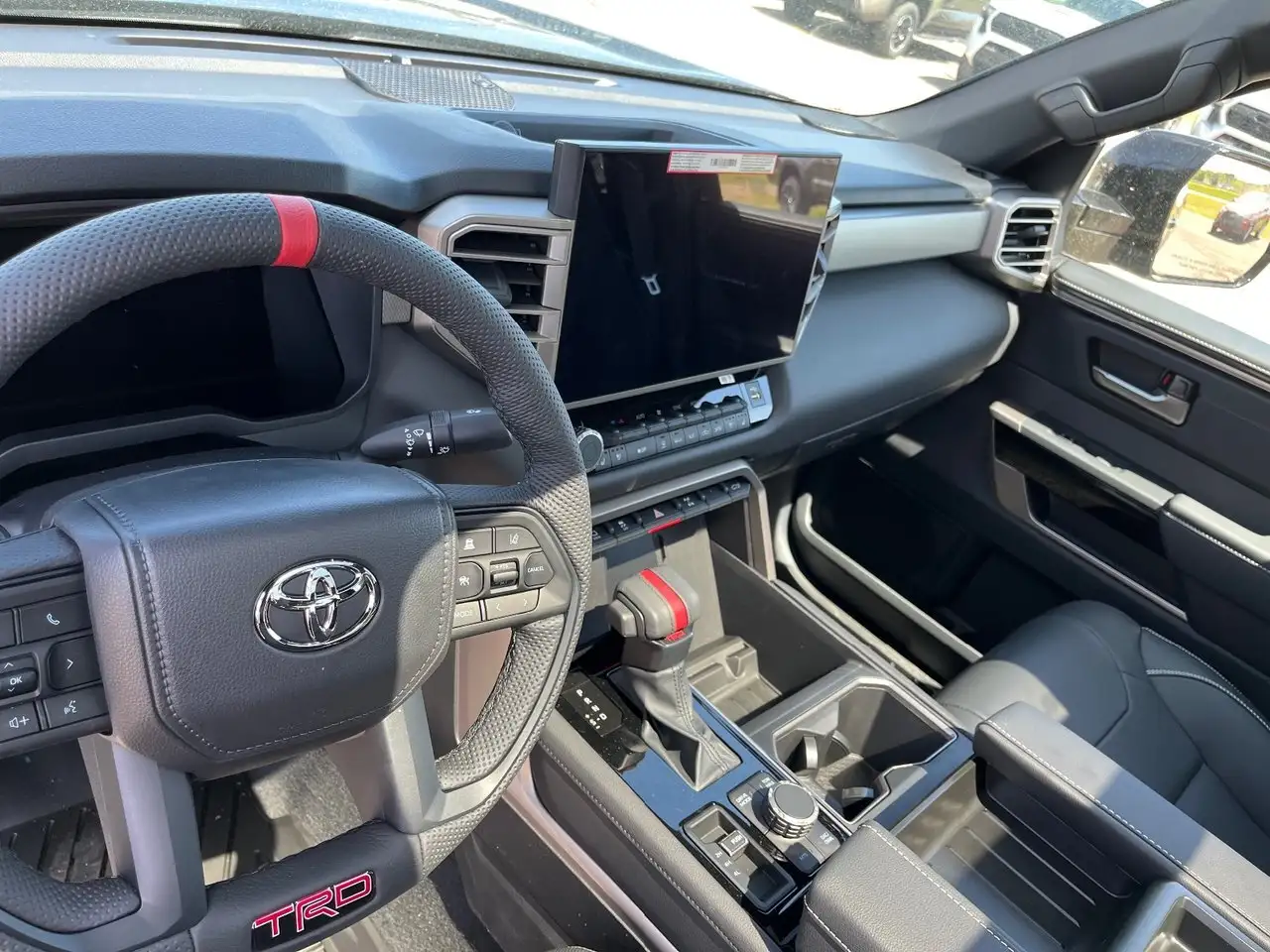 Toyota Tundra снимка Toyota Tundra