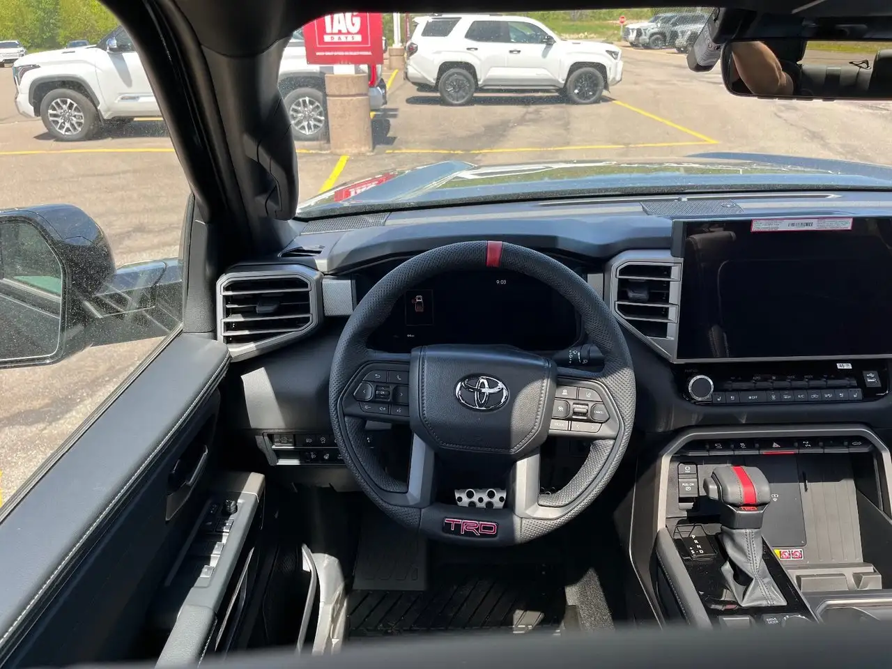 Toyota Tundra снимка Toyota Tundra