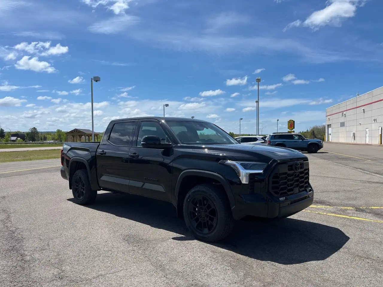 Toyota Tundra снимка Toyota Tundra