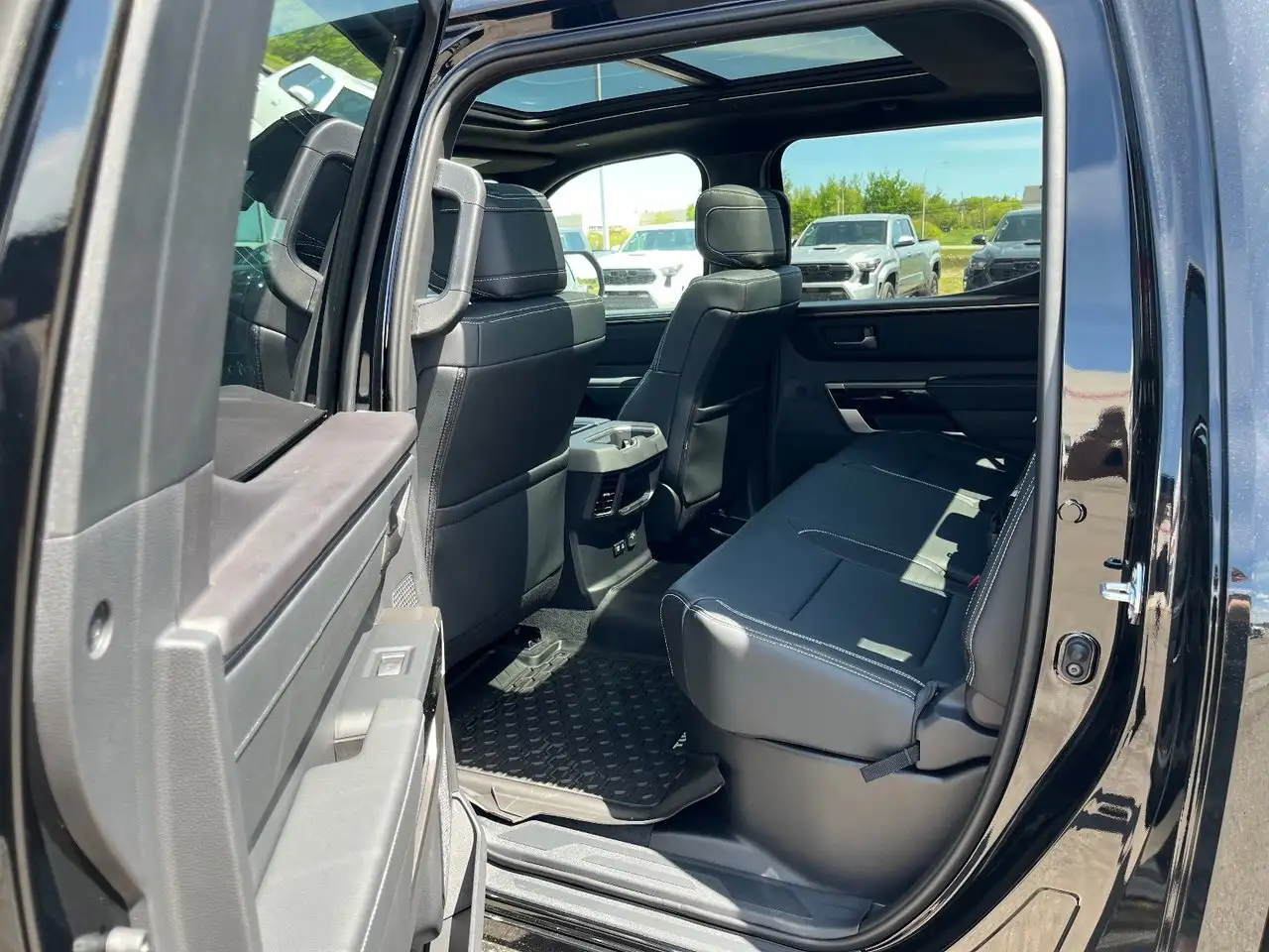 Toyota Tundra снимка Toyota Tundra