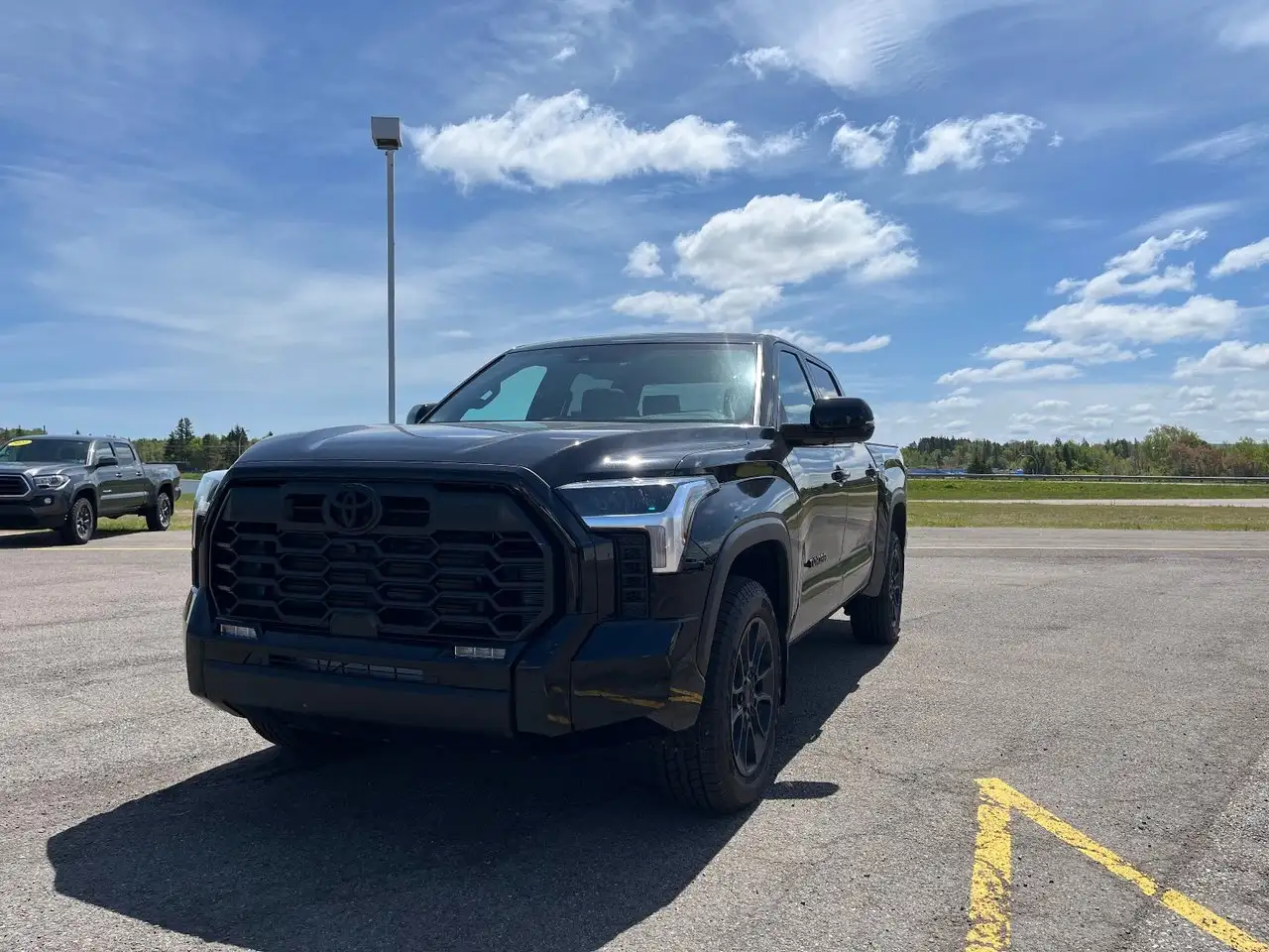Toyota Tundra снимка Toyota Tundra