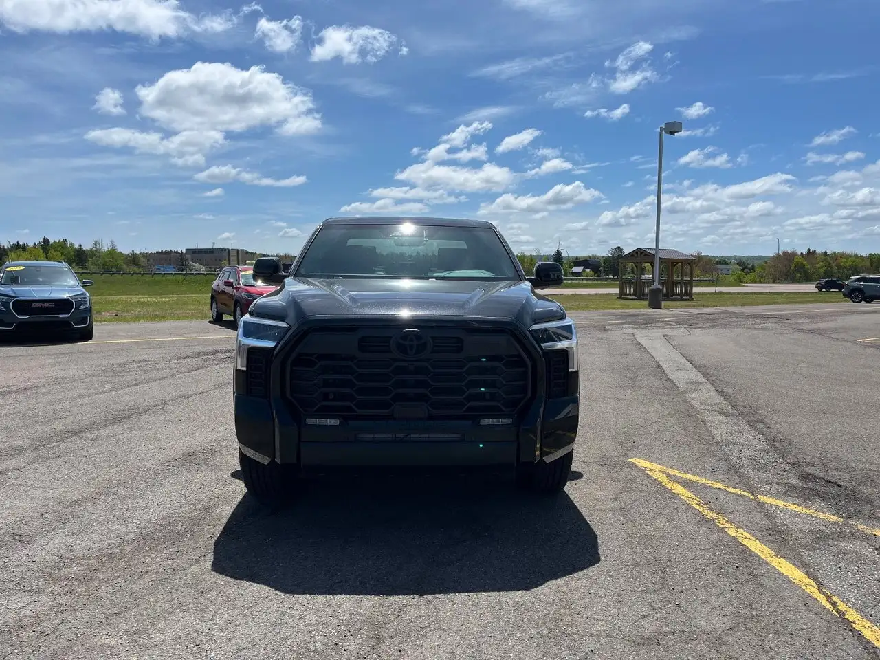 Toyota Tundra снимка Toyota Tundra