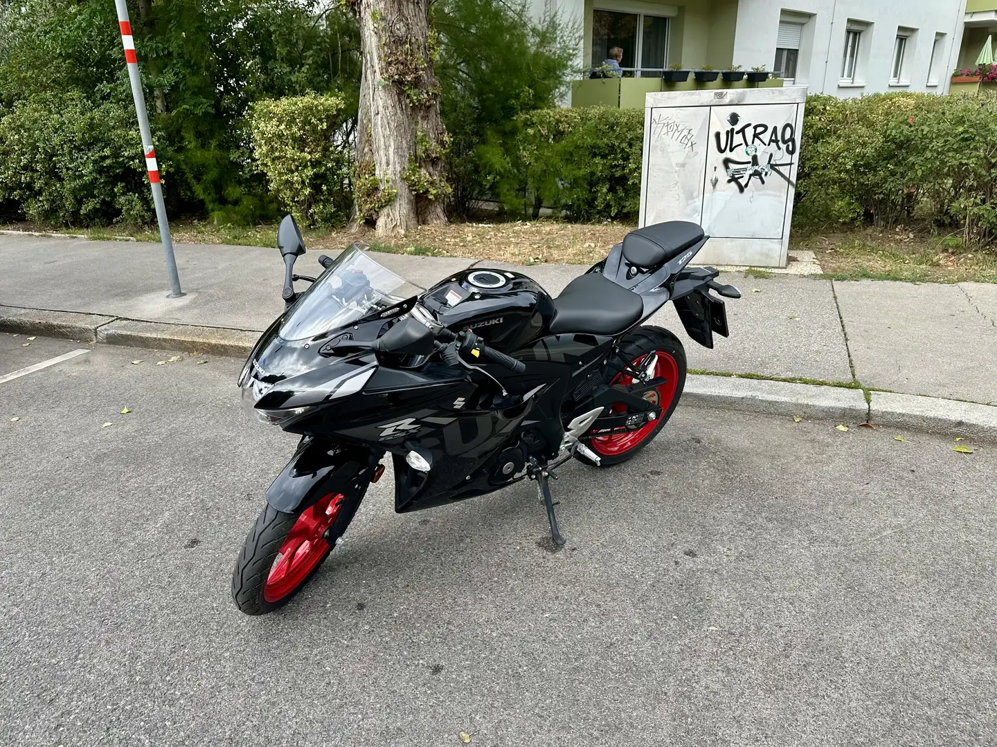 Suzuki GSX-R 125 Schwarz - 1