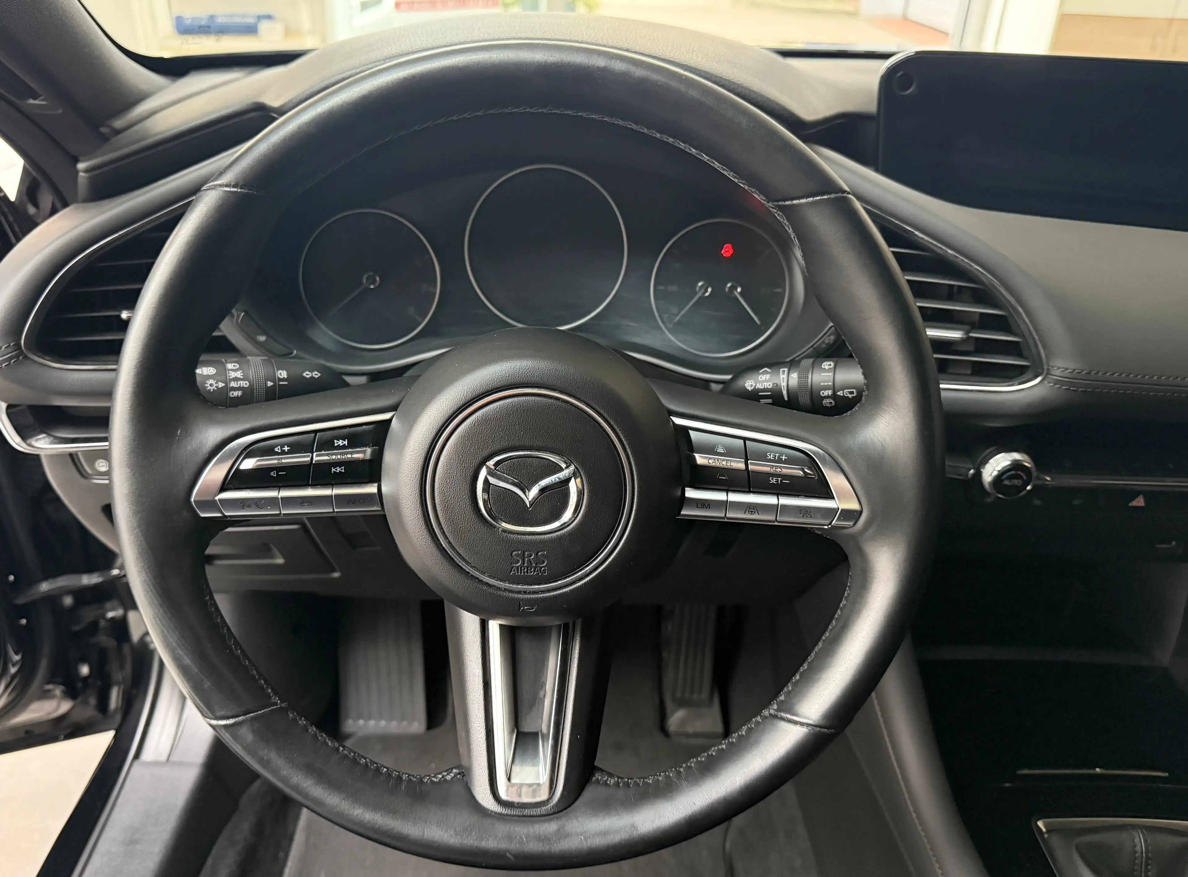Mazda 3 Selection 1-Hand 360 Kamera Head Up SHZ Navi — photo 6