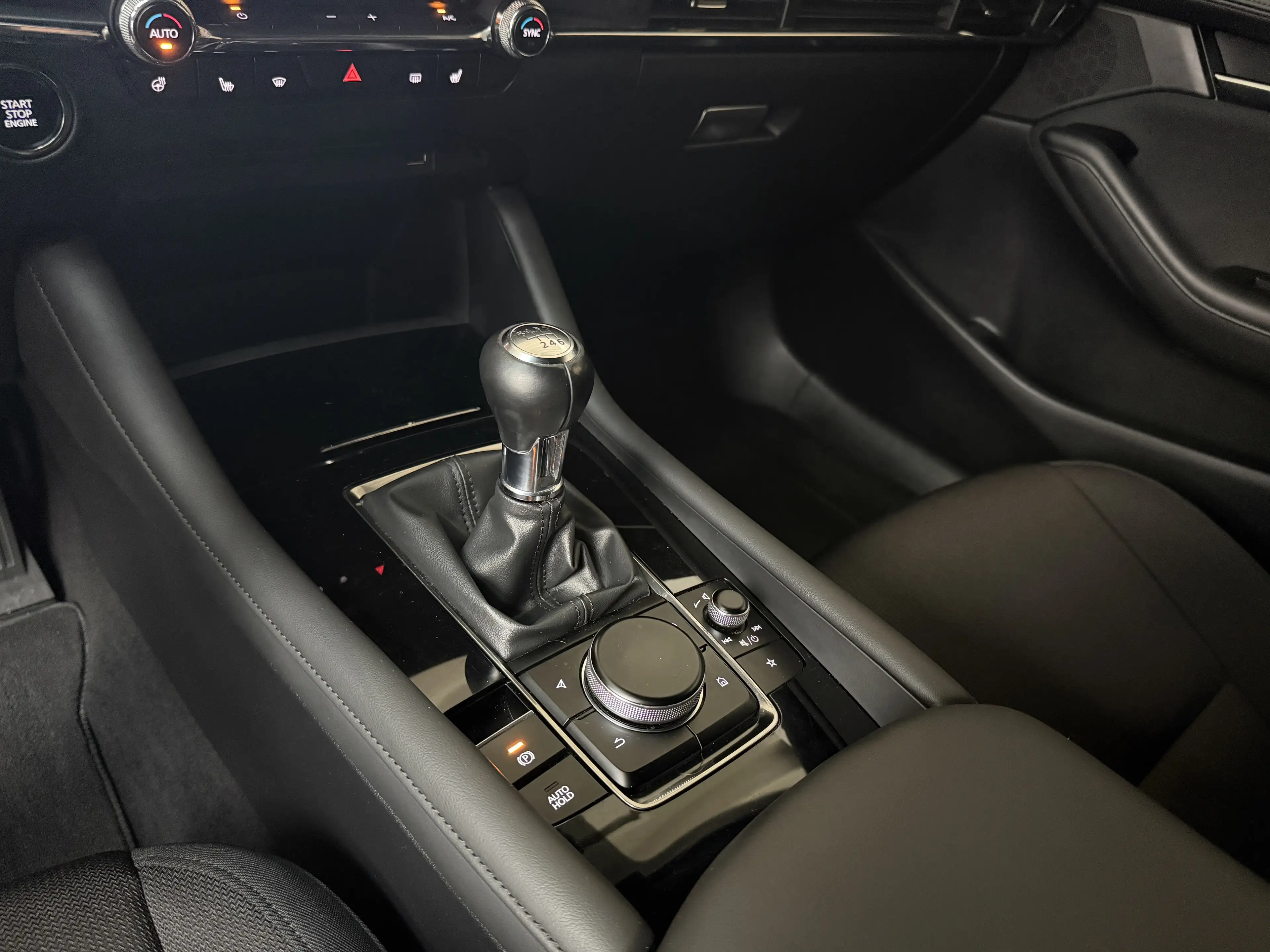 Mazda 3 Selection 1-Hand 360 Kamera Head Up SHZ Navi — photo 14