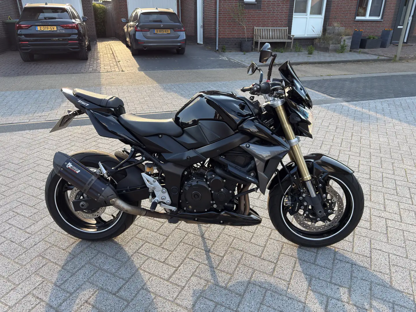 Suzuki GSR 750 Zwart - 1