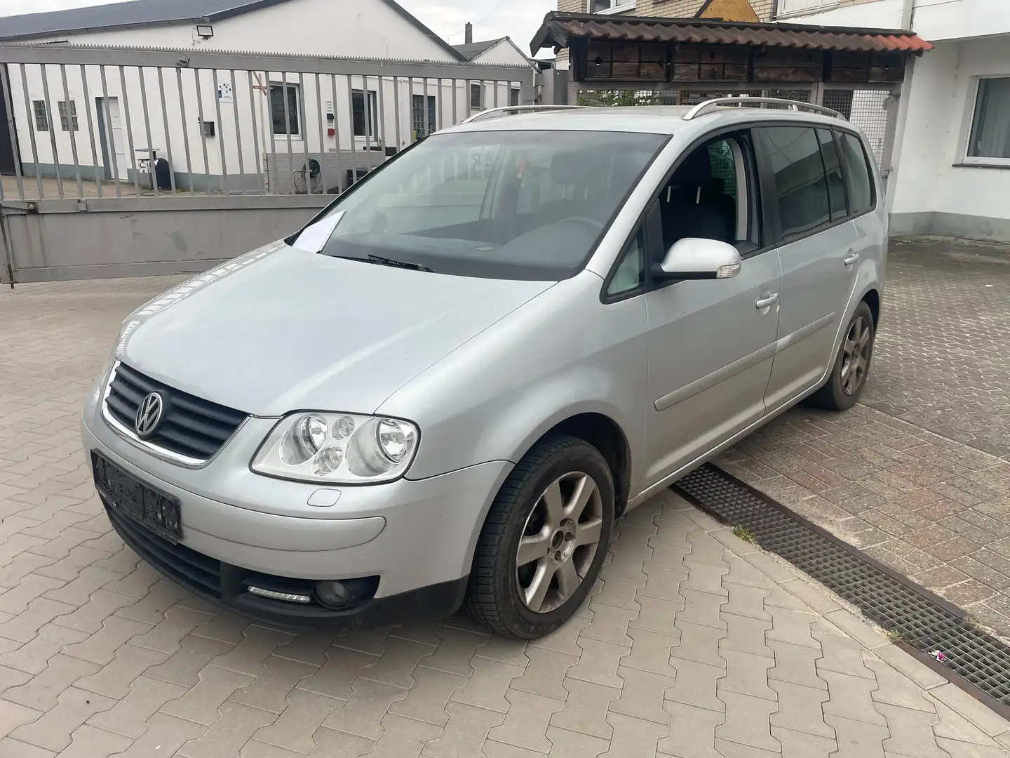 Volkswagen Touran Gri - 1