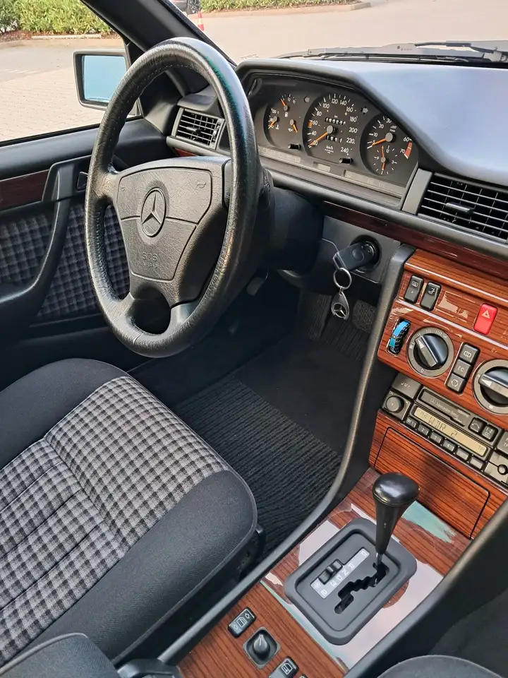 Mercedes-Benz 220 E 220 W124, foto 3